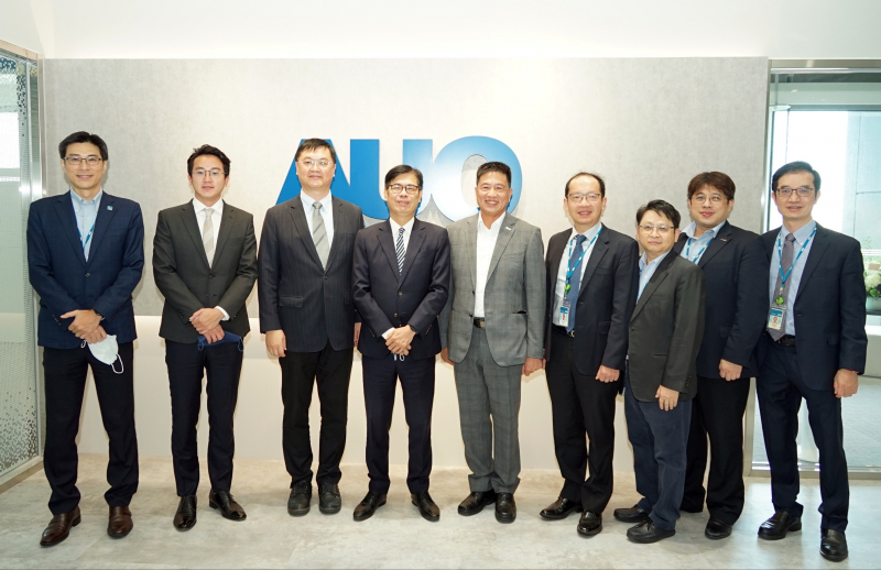 DB真人光電前進亞灣成立「AUO解決方案研發中心」，作為多元場域解決方案研發及試驗場域（圖中左為高雄市長陳其邁、圖中右為DB真人光電董事長彭双浪）